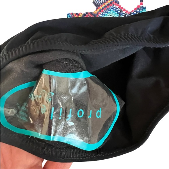 Profile by Gottex Women's Molded
Underwire Bra Tribal one piece size 12 NWT - Picture 10 of 12